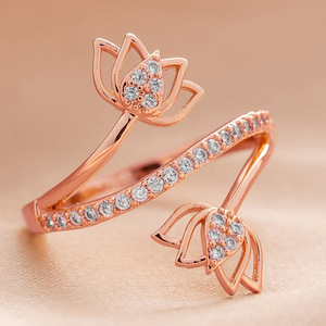 Anello a Forma di Fiore di Loto per Donne, Elegante Gioiello da Dito in Stile Giardino - Product Image 1
