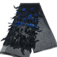 Tissu en maille noir avec plumes d'autruche faites à la main, sequins et mini-perles argentées pour robes de soirée longues pour femmes - Vente en gros
