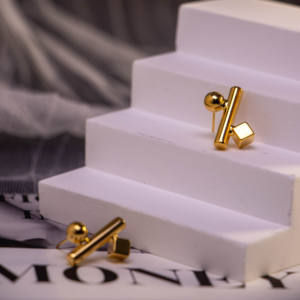 ต่างหูสกรูชุบเงินแบบเรียบง่ายรูปทรงเรขาคณิตกระบอกเล็กๆสไตล์วินเทจคลาสสิก925 - Product Image 1