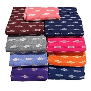 Tissu en coton Ikat tissé à la main, motif géométrique traditionnel, poids moyen, pour vêtements féminins - Product Image 4