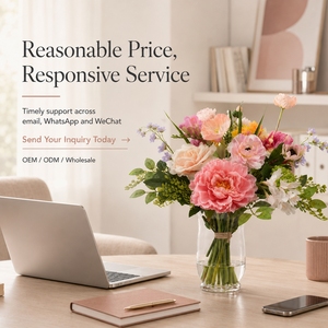 Arrangement <span class=keywords><strong>de</strong></span> pivoines et <span class=keywords><strong>de</strong></span> ranuncules artificielles roses <span class=keywords><strong>de</strong></span> qualité supérieure dans un vase en verre avec eau artificielle <span class=keywords><strong>pour</strong></span> la décoration <span class=keywords><strong>de</strong></span> table moderne à la maison - Product Image 4