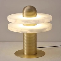 Lampe de table moderne à disques superposés, colonne en métal texturé, abat-jour en albâtre naturel, lampe de bureau pour la décoration de hall d'hôtel, villa, projet de décoration