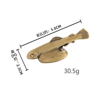 Statue de poisson en pierre cachée en laiton antique Simulation de jouet de poisson Collection créative d'artisanat en laiton massif