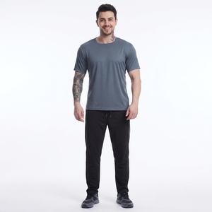 T-shirt Homme OEM en Polyester Respirant à Séchage Rapide, Coupe Ample, Idéal pour la Course en Extérieur et le Fitness Musculaire – Vente en Gros - Product Image 1