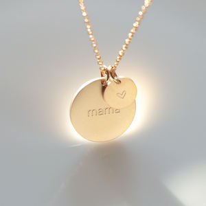 Bijoux de maman personnalisé en acier inoxydable finition mate plaqué or 18 carats disque breloque pièce de monnaie collier de maman - Product Image 1