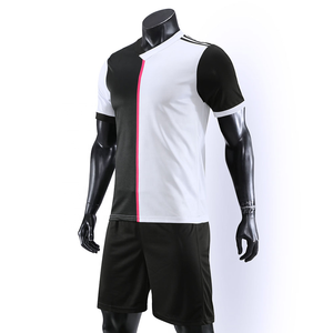 Uniforme de Fútbol para Hombre, Precio al por Mayor, en Stock, Nuevo Diseño, 100% Poliéster, Uniforme de Entrenamiento de Fútbol - Product Image 1