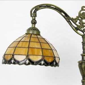 Lampe sur pied LongHuiJing avec <span class=keywords><strong>abat</strong></span>-<span class=keywords><strong>jour</strong></span> en forme de tulipe européenne de 10 pouces, lampe de lecture <span class=keywords><strong>pour</strong></span> salon, lampes sur pied en verre coloré artistique - Product Image 4