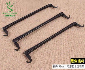 Molde de suspensión de plástico de hombro ancho para abrigos y trajes - Product Image 3