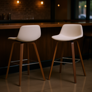 Juego de 2 taburetes de bar Randolph con altura de mostrador, estructura de madera moderna, asiento de cuero PU, muebles comerciales - Product Image 2