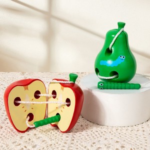 Juguete de <span class=keywords><strong>madera</strong></span> para niños, juego de enhebrar gusanos que comen frutas, juguete educativo temprano para el entrenamiento de la motricidad fina para niños pequeños - Product Image 1