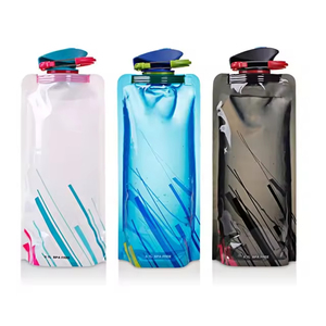 Bouteille d'eau pliable personnalisée avec logo, 700 ml, pliable et portable pour la randonnée, les voyages d'aventure et le camping - Product Image 1