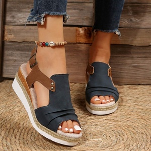 Sandales d'été pour femmes, plates, à plateforme, à bout ouvert, style décontracté, à enfiler, dessus en PU, tendance mode printemps - Product Image 6