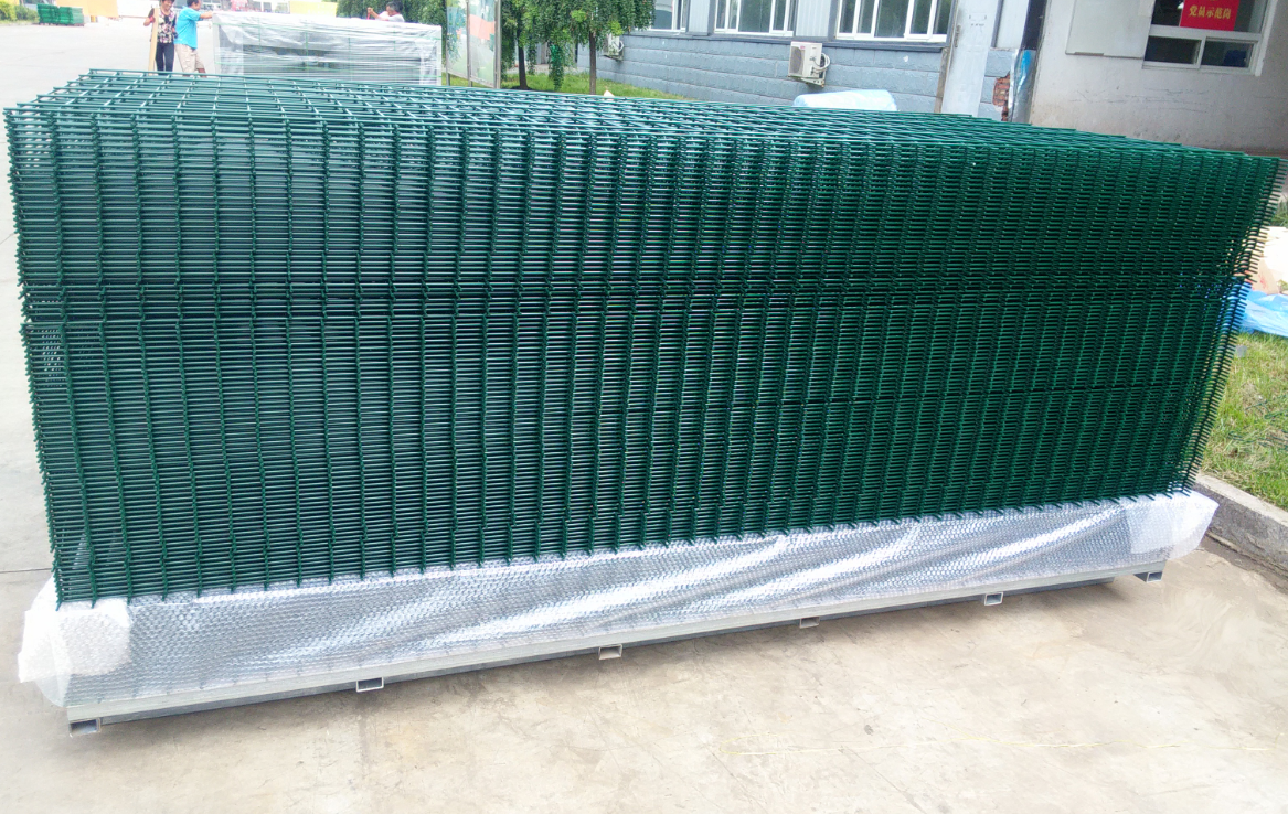 Decorative Wrought Iron 3D Wire Mesh Fence Green Vinyl Coated 1030mm height