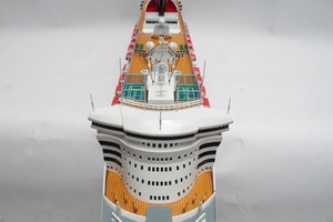 Modèle de bateau de croisière Queen Mary 2 en bois de qualité supérieure, édition spéciale GIA NHIEN QUEEN MARY 2, avec logo OEM. - Product Image 5