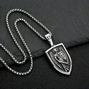 Yunnique – collier avec pendentif bouclier en acier inoxydable pour hommes, design archange Michel, charme protecteur, bijoux à la mode - Product Image 2