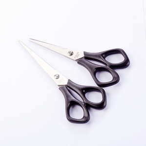 Tijeras de Oficina en Oferta, Hoja de Acero Inoxidable de 5.5 Pulgadas, Mango de Plástico, Multiusos para Manualidades, SA9650 - Product Image 1