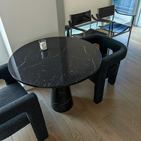 Table à manger ronde en marbre noir Dream Home, base conique solide, plateau en pierre veinée, mobilier de salle à manger moderne et luxueux