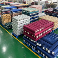 Tissu satiné en gros d'usine 100% polyester toucher soyeux poids moyen largeur 150CM pour scène, performance, vêtement, nappe