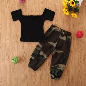 Mysweeby - Conjuntos de Ropa para Niñas Pequeñas, Camiseta de Manga Corta con Hombros Descubiertos y Pantalones de Camuflaje, 2 Piezas - Product Image 2