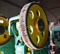 Machine à poinçonner les angles de tôles pour la fabrication de coins de conduits carrés, avec moteur et pompe mécaniques