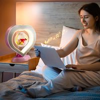 Altavoz Bluetooth con Rosa Preservada, Lámpara de Mesa con Levitación Magnética, Carga Inalámbrica de 5W, LED de Color Variable, Regalo