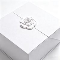 Boîte cadeau blanche à double porte, boîte rigide à rabat, décoration camélia, emballage de parfum, boîte cadeau pour mariage, anniversaire, festival, souvenir