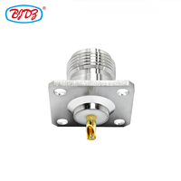Connecteur coaxial N femelle 50 ohms à montage sur panneau ou sur châssis avec bride en téflon, fourni par le fabricant, en stock