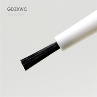 Outil de nettoyage de téléphone blanc et mignon, mini brosse à poils en nylon avec poignée antidérapante pour les trous des écouteurs, gadget multifonctionnel