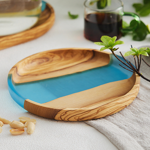 Plateau de service décoratif rond <span class=keywords><strong>en</strong></span> résine époxy et <span class=keywords><strong>bois</strong></span> d'<span class=keywords><strong>olivier</strong></span> naturel pour collation, café, thé, fruits secs - Product Image 1
