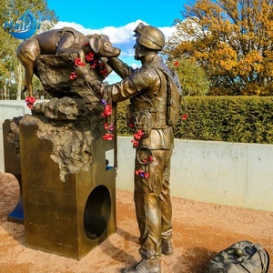 Estatua de Bronce Personalizada de Tamaño Real de <span class=keywords><strong>Tropas</strong></span> Militares en Entrenamiento con Perro en una Roca para Parque de Veteranos - Product Image 1