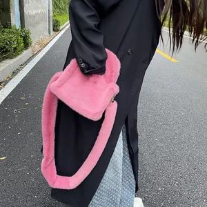 2022 겨울 최신 패션 디자이너 솔리드 모피 토트 백 소프트 핑크 솜털 가방 모피 지갑 및 핸드백