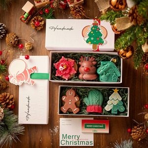 Lot de bougies parfumées de Noël en cire de soja naturelle, 3 pièces, en forme de renne, sapin de Noël et Père Noël - Product Image 2