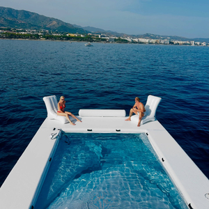 Piscine gonflable flottante haut de gamme pour yacht, avec toboggan aquatique, pour des jeux aquatiques de luxe et des aventures relaxantes en mer - Product Image 4