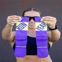 Chaussettes de course antidérapantes personnalisées de haute qualité, chaussettes de cyclisme en nylon, fabrication de chaussettes de sport athlétiques de performance, chaussettes de sport à hauteur mi-mollet