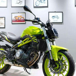 Motocicleta de Calle Benelli BN302S de 300cc y 4 Tiempos - Potencia Suave de Dos Cilindros para Conductores Intermedios - Product Image 1