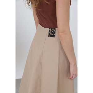 กระโปรงยาวทรงเอวสูงสำหรับผู้หญิง สีเบจ แต่งลายเสือดาว รุ่น 32136ETK - Product Image 1