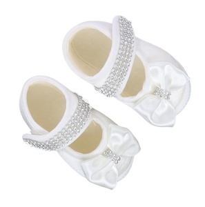 Conjunto de mameluco de bebé de algodón 100% al por mayor, colores personalizados, colección de Ángel Blanco de 4 piezas, manga larga, tejido con burbujas de bambú para niñas - Product Image 4