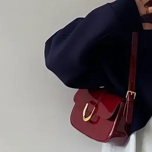 Sac à bandoulière pour femme, sac à main rétro en PU de haute qualité, élégant sac à bandoulière à porter sous le bras - Product Image 3