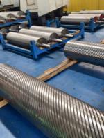 Rouleau en acier de haute qualité, équilibrage dynamique stable et bonne élasticité, rouleau de contact pour machine à poncer de l'industrie du bois