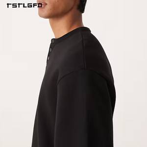 Camiseta Deportiva de Manga Corta para Hombre con Logotipo Personalizado, Cuello en V, Rayas Verticales, Corte Regular, Algodón de 500 g/m², Color Negro - Product Image 4