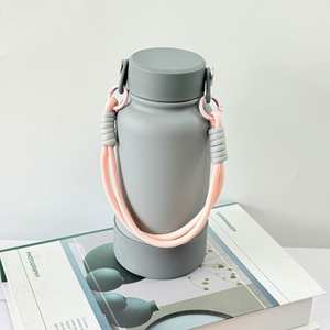 Nouvelle gourde de sport portable grande capacité transfrontalière en acier inoxydable 304 avec peinture caoutchoutée pour les excursions et les voyages en plein air - Product Image 4