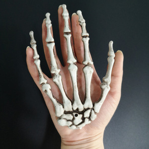 Decorazioni Creative per Bar, Accessori Spaventosi, Mano di Scheletro Finta, Decorazione Halloween da Appendere - Product Image 4