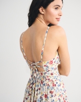Robe d'été mi-longue en mousseline de soie LEDUO personnalisée avec bretelles spaghetti, dos nu et design à volants
