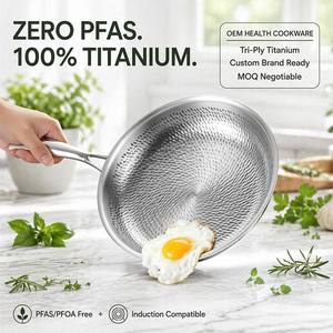 Padella Professionale in Titanio Puro a Tre Strati Senza PFAS/PFOA/PTFE con Fondo in Acciaio Inox Compatibile con Induzione - Product Image 1