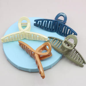 Grande pince à cheveux de style coréen, pince pour chignon, pince pour queue de cheval, pince à cheveux simple et élégante pour la douche, vente en gros à 1 ou 2 yuans. - Product Image 3