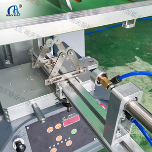 Máquina de serigrafía de superficie curva Haotian S-2A-WT semiautomática de 1 estación para impresión monocromática en botellas de vidrio - Product Image 2