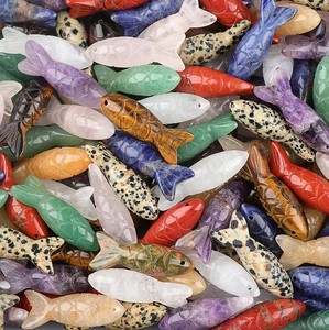 Colgantes de Peces Pequeños Tallados en 3D al por Mayor, Hechos de Piedras Semipreciosas de Cristal Natural, Colgantes con Forma de Pez de Ojo de Tigre - Product Image 4