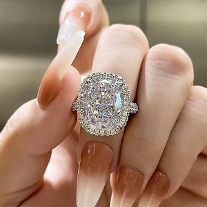 Anello dal design a quattro punte, elegante anello da dito per donna, da indossare in occasioni speciali - Product Image 3