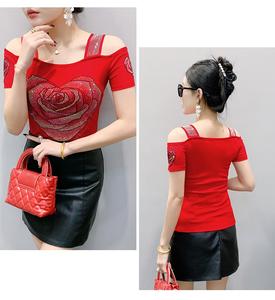 T-shirt Trendy <span class=keywords><strong>con</strong></span> <span class=keywords><strong>Cuore</strong></span> <span class=keywords><strong>Rosso</strong></span> in Strass, Maniche Corte, Lussuoso Fiore di Diamanti, Spalle Scoperte, Traspirante in Rete - Product Image 3