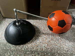Dispositivo de entrenamiento de patadas de fútbol, mejora las habilidades y forma de lanzamiento, entrenador de fútbol individual con pelota de fútbol - Product Image 3